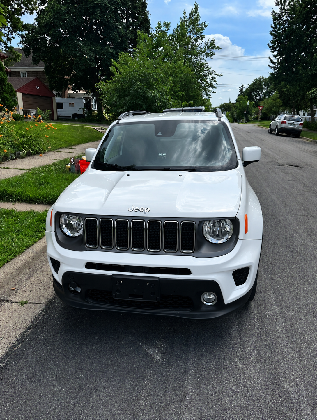 Jeep Renegade curbside